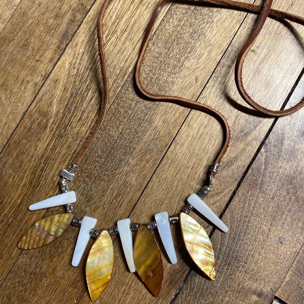 Elegant Shell and Leather Necklace